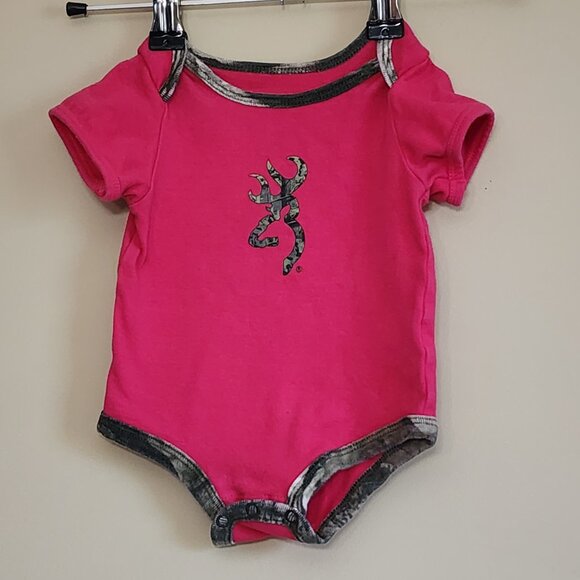 Browning Baby Girl Pink & Camo Onesie Size 6 Months - Picture 2 of 6